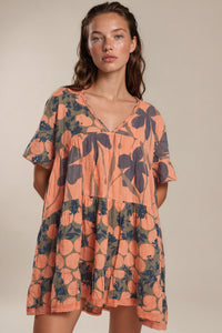 Vestido Curto Com Decote Em V Salmão Estampado Yacamim D25