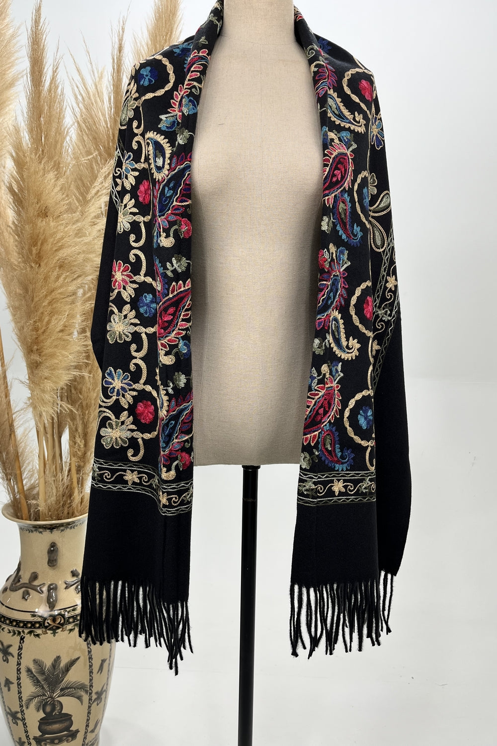 Cachecol Cashmere Preto Bordado Yacamim #230