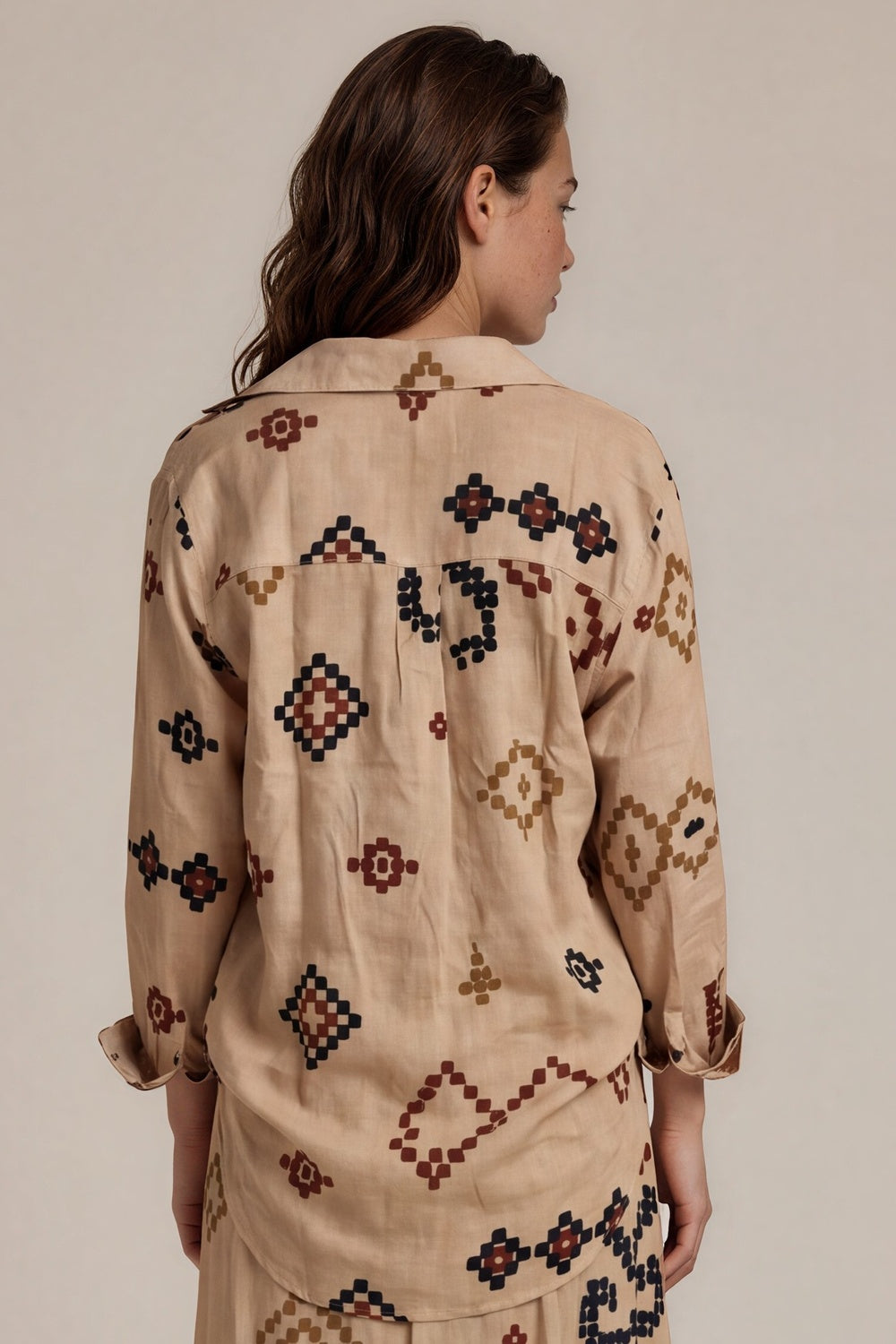 Camisa Ampla Bege Estampada Coleção Peru Yacamim K2