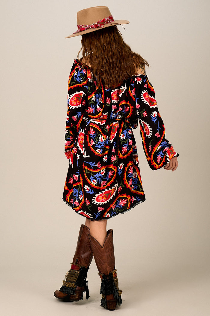 Vestido Curto Preto Estampa Cashmere Yacamim C22