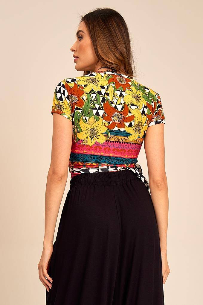 Cropped De Mangas Curtas Transpassado Amarelo Estampada Yacamim F12<br /><br />