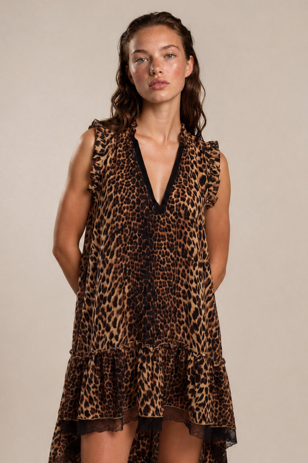 Vestido Curto Sem Mangas Com Babados Animal Print Yacamim D6