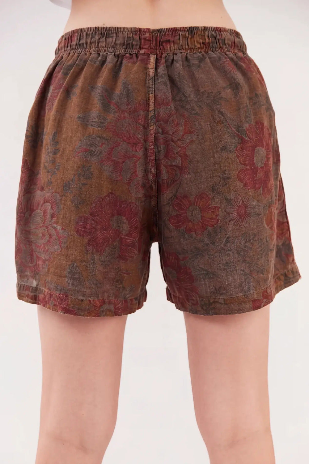 Shorts Com Flores Bordadas Marrom Paraty Yacamim R4
