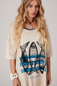 Camiseta Básica Alongada Bege Coleção Pira Omomba''e Yacamim Q2