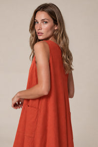 Vestido Regata Midi Viscolinho Com Bolsos Vermelho Ferrugem Yacamim D9