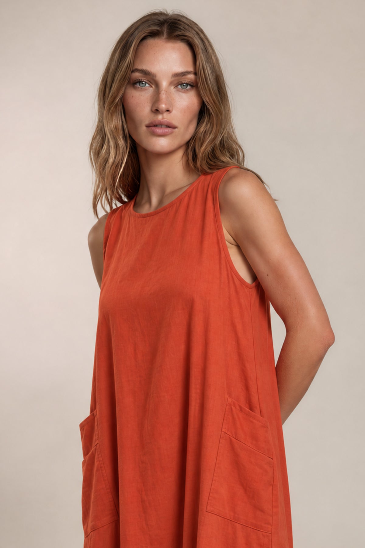 Vestido Regata Midi Viscolinho Com Bolsos Vermelho Ferrugem Yacamim D9