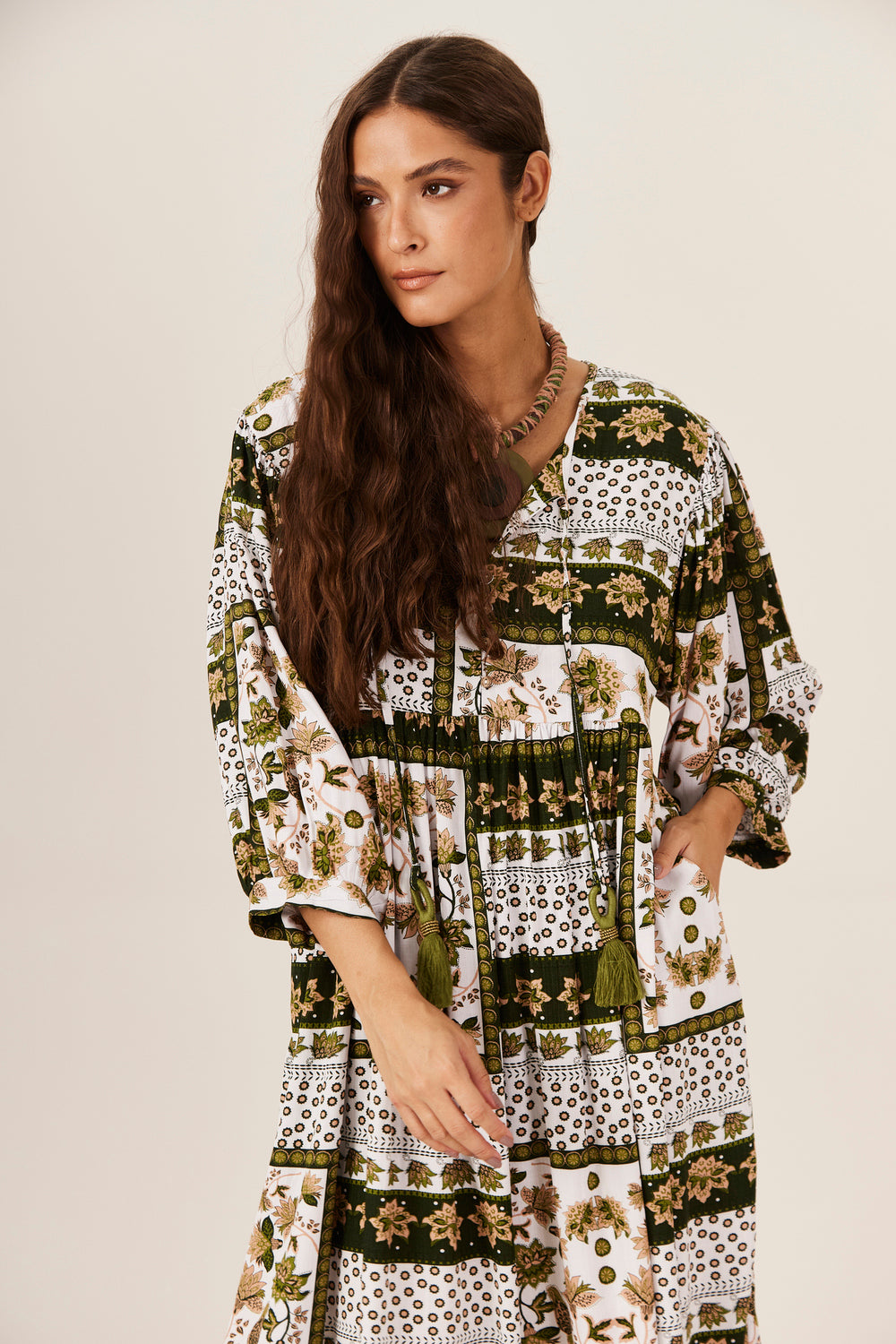 Vestido Midi Branco E Verde Geométrico Yacamim E15