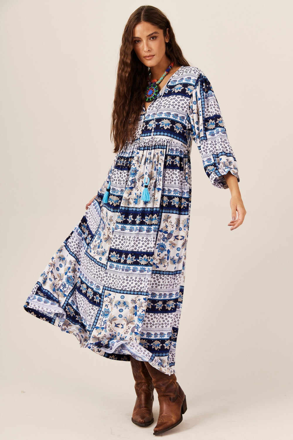 Vestido Midi Branco E Azul Geométrico Yacamim C8