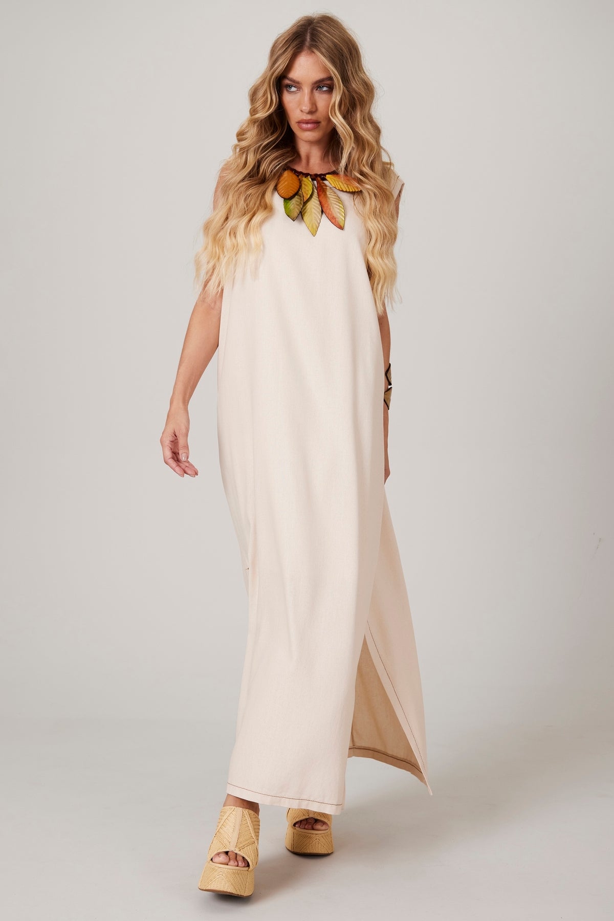 Vestido Regata Linho Midi Bege Yacamim E25 Liso