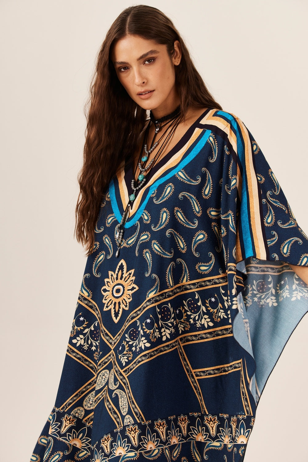 Kaftan Amplo Com Decote Azul Paisley Yacamim J8