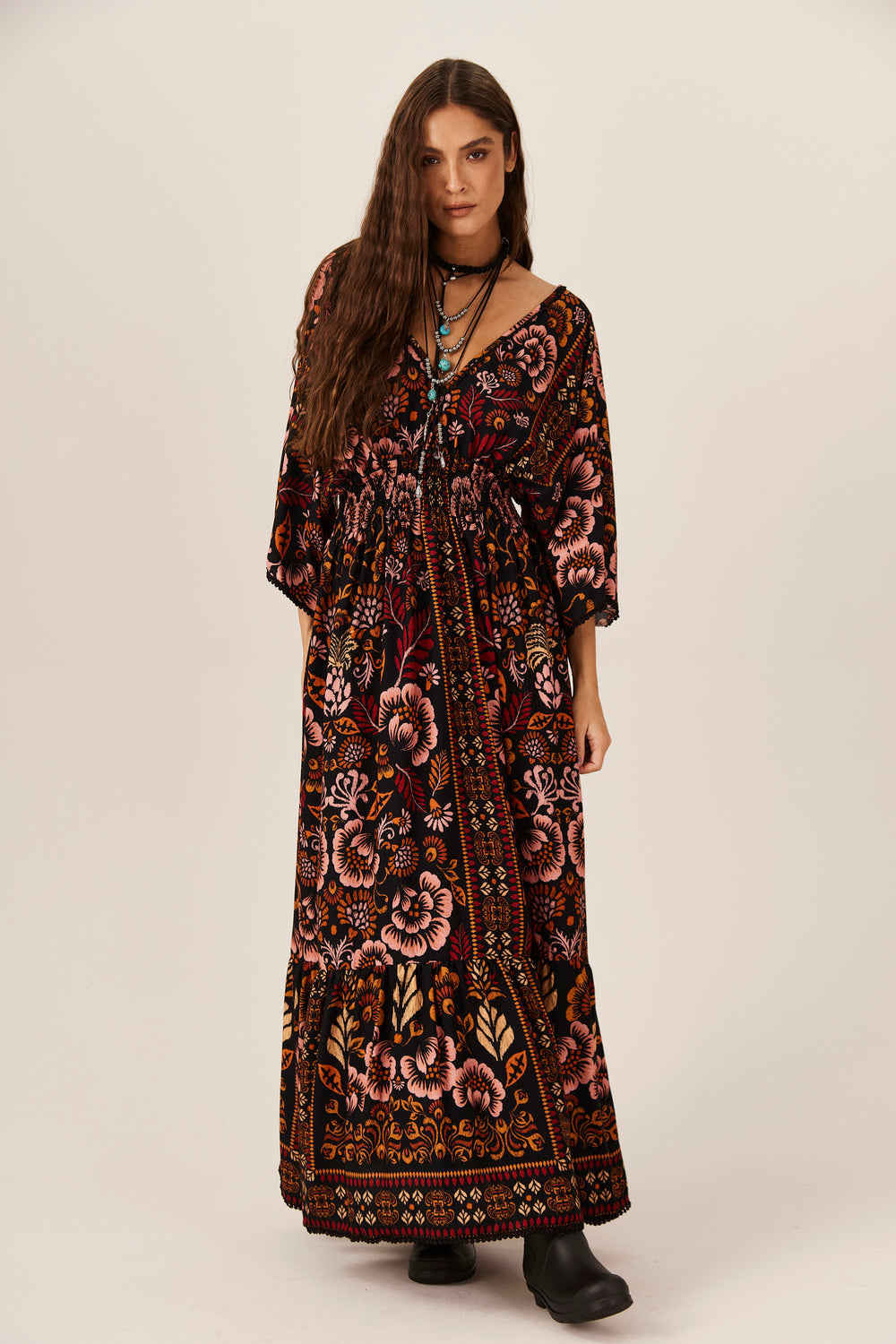 Vestido Longo Com Lastex Preto Estampado Yacamim C18