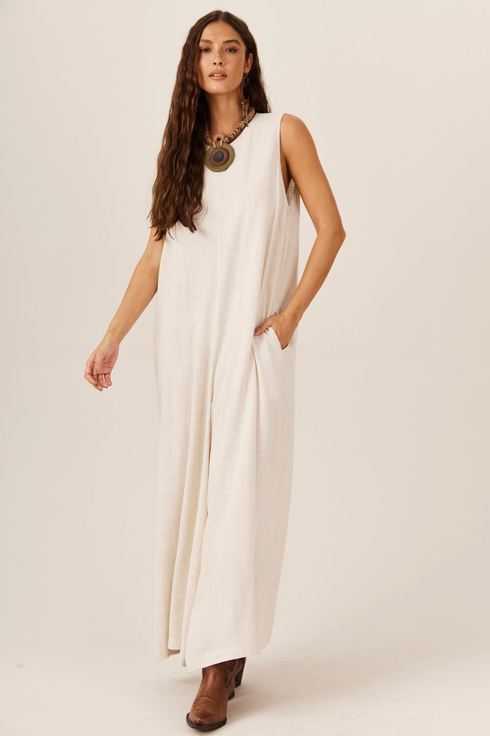 Macacão Longo Pantalona Com Bolsos Bege Yacamim O3