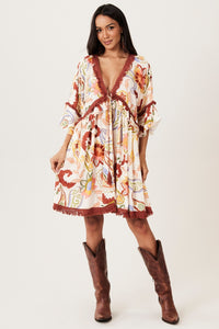Vestido Curto Aberto Com Franjas Bege Paisley Yacamim E5