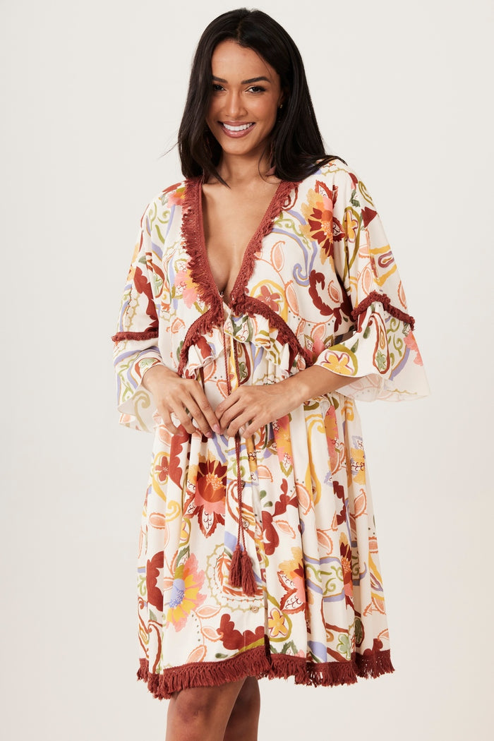 Vestido Curto Aberto Com Franjas Bege Paisley Yacamim E5